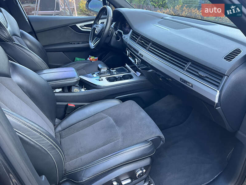 Позашляховик / Кросовер Audi Q7 2016 в Тростянці