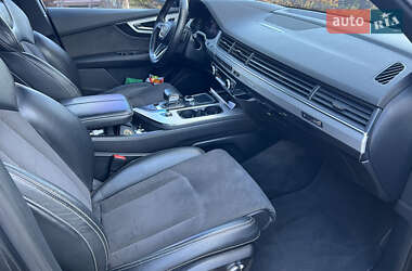 Внедорожник / Кроссовер Audi Q7 2016 в 