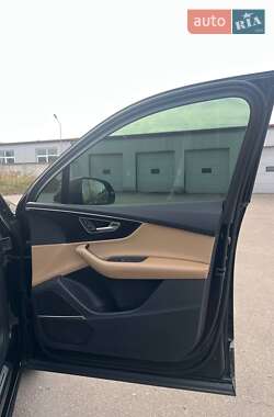 Внедорожник / Кроссовер Audi Q7 2021 в 