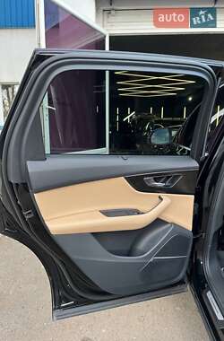 Внедорожник / Кроссовер Audi Q7 2021 в 