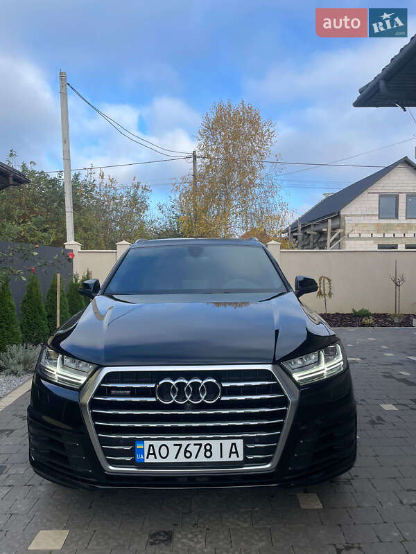 Внедорожник / Кроссовер Audi Q7 2017 в Ужгороде