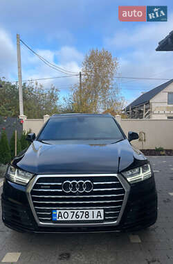 Внедорожник / Кроссовер Audi Q7 2017 в Ужгороде