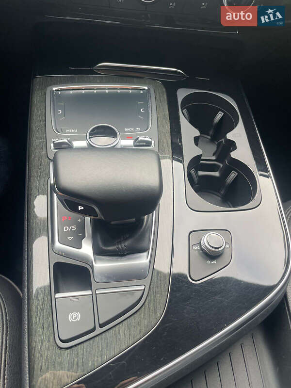 Внедорожник / Кроссовер Audi Q7 2017 в Ужгороде