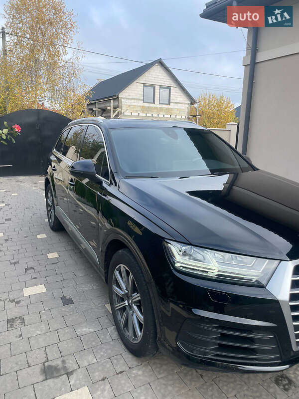 Внедорожник / Кроссовер Audi Q7 2017 в Ужгороде