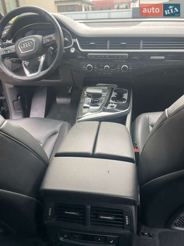 Внедорожник / Кроссовер Audi Q7 2017 в Ужгороде