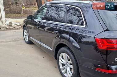 Внедорожник / Кроссовер Audi Q7 2016 в 
