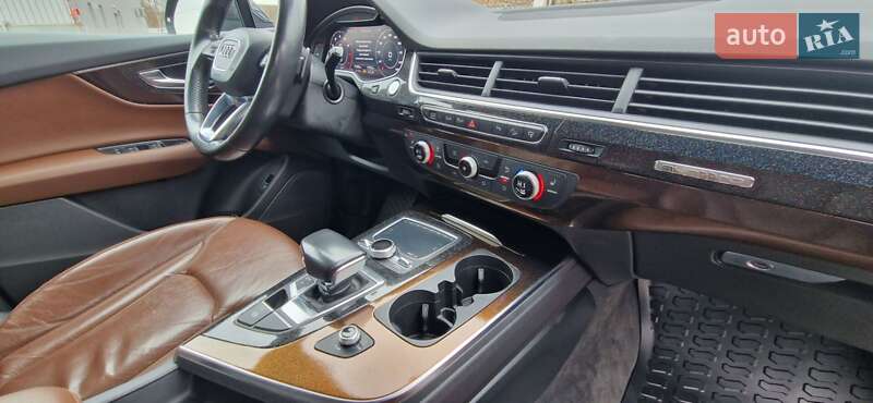 Внедорожник / Кроссовер Audi Q7 2016 в Черновцах