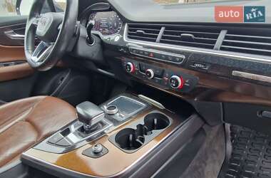 Внедорожник / Кроссовер Audi Q7 2016 в 
