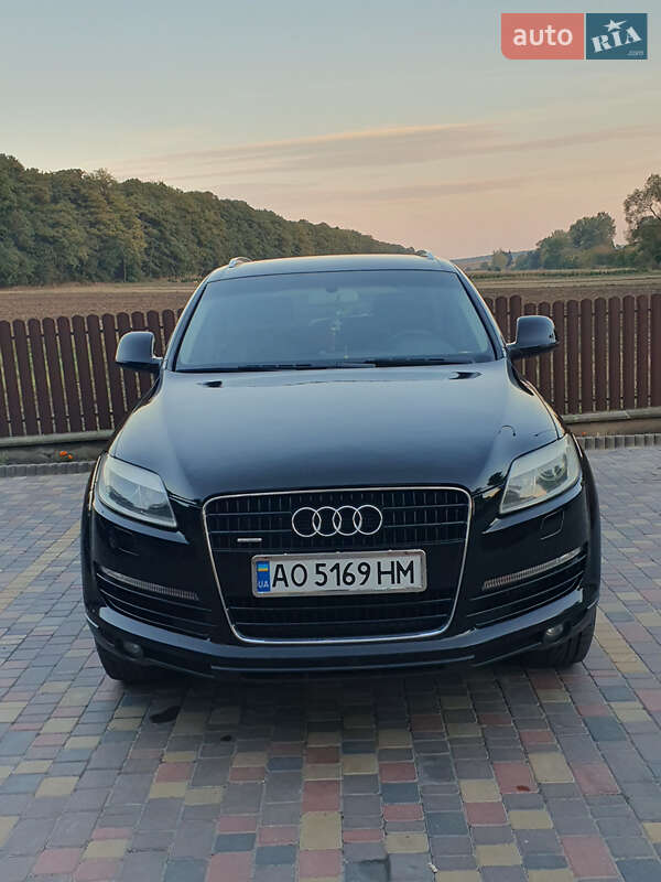 Внедорожник / Кроссовер Audi Q7 2007 в 