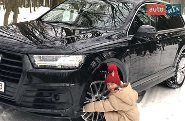 Внедорожник / Кроссовер Audi Q7 2016 в 