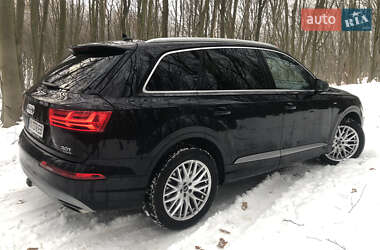 Внедорожник / Кроссовер Audi Q7 2016 в 