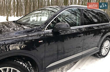 Внедорожник / Кроссовер Audi Q7 2016 в 
