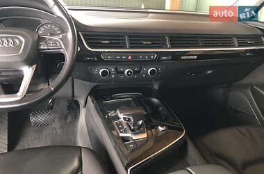 Внедорожник / Кроссовер Audi Q7 2016 в 