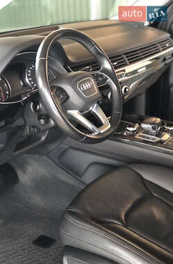 Внедорожник / Кроссовер Audi Q7 2016 в 