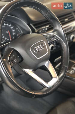 Внедорожник / Кроссовер Audi Q7 2016 в 