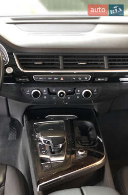 Внедорожник / Кроссовер Audi Q7 2016 в 