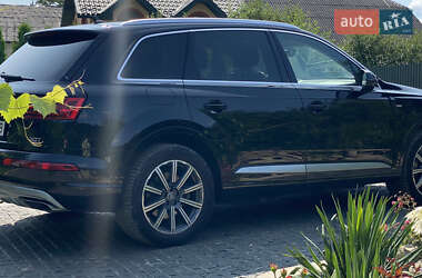 Внедорожник / Кроссовер Audi Q7 2016 в 