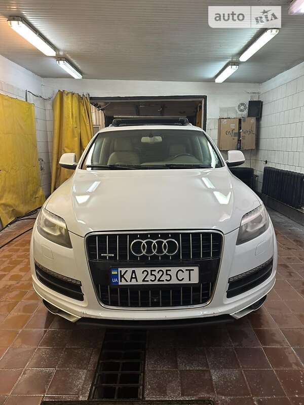 Позашляховик / Кросовер Audi Q7 2013 в Звягелі