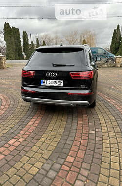 Позашляховик / Кросовер Audi Q7 2015 в 