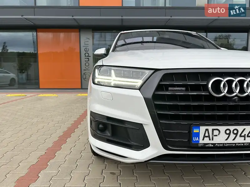 Внедорожник / Кроссовер Audi Q7 2016 в 