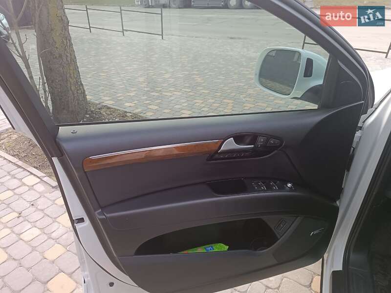 Позашляховик / Кросовер Audi Q7 2015 в Тернополі