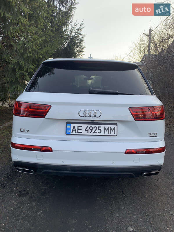 Позашляховик / Кросовер Audi Q7 2018 в Дніпрі