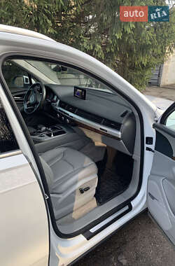 Позашляховик / Кросовер Audi Q7 2018 в 