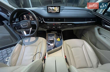 Внедорожник / Кроссовер Audi Q7 2017 в 