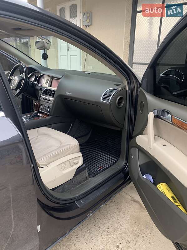 Внедорожник / Кроссовер Audi Q7 2006 в Хотине