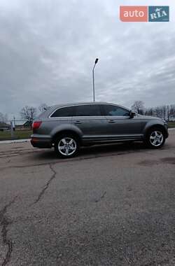 Позашляховик / Кросовер Audi Q7 2011 в 