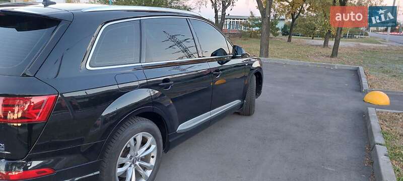 Позашляховик / Кросовер Audi Q7 2015 в Києві