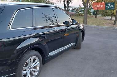 Внедорожник / Кроссовер Audi Q7 2015 в 