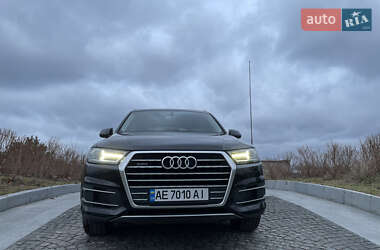 Позашляховик / Кросовер Audi Q7 2015 в 