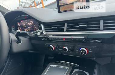 Позашляховик / Кросовер Audi Q7 2018 в Ужгороді