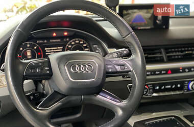 Позашляховик / Кросовер Audi Q7 2018 в 