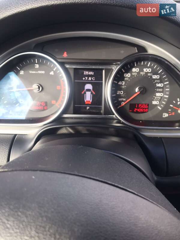 Внедорожник / Кроссовер Audi Q7 2011 в Новой Ушице