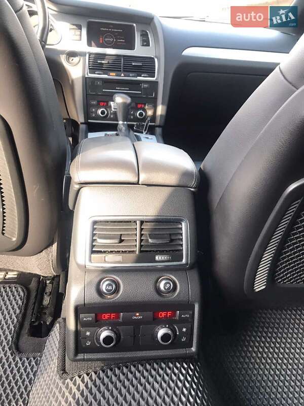 Внедорожник / Кроссовер Audi Q7 2011 в Новой Ушице