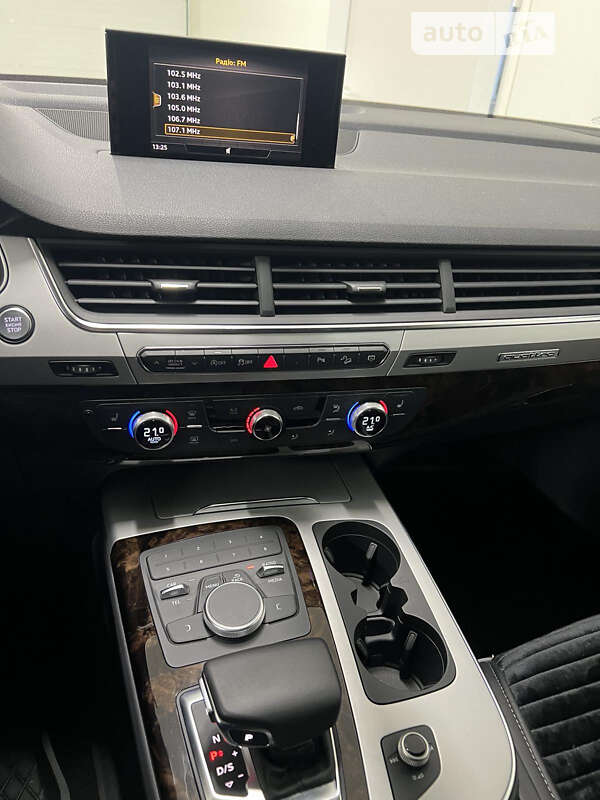 Внедорожник / Кроссовер Audi Q7 2017 в Хмельницком