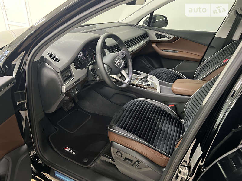 Внедорожник / Кроссовер Audi Q7 2017 в Хмельницком