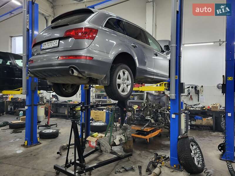 Позашляховик / Кросовер Audi Q7 2011 в Романіву