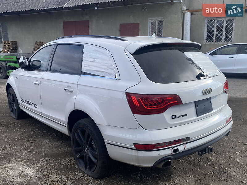 Внедорожник / Кроссовер Audi Q7 2015 в 