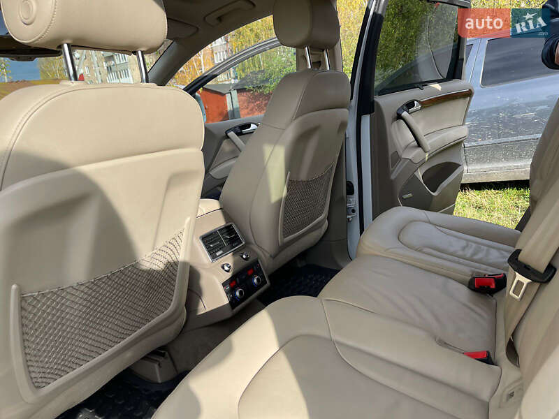 Позашляховик / Кросовер Audi Q7 2014 в Сарнах