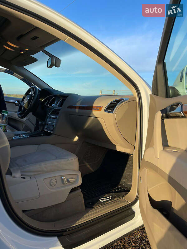 Позашляховик / Кросовер Audi Q7 2014 в Сарнах