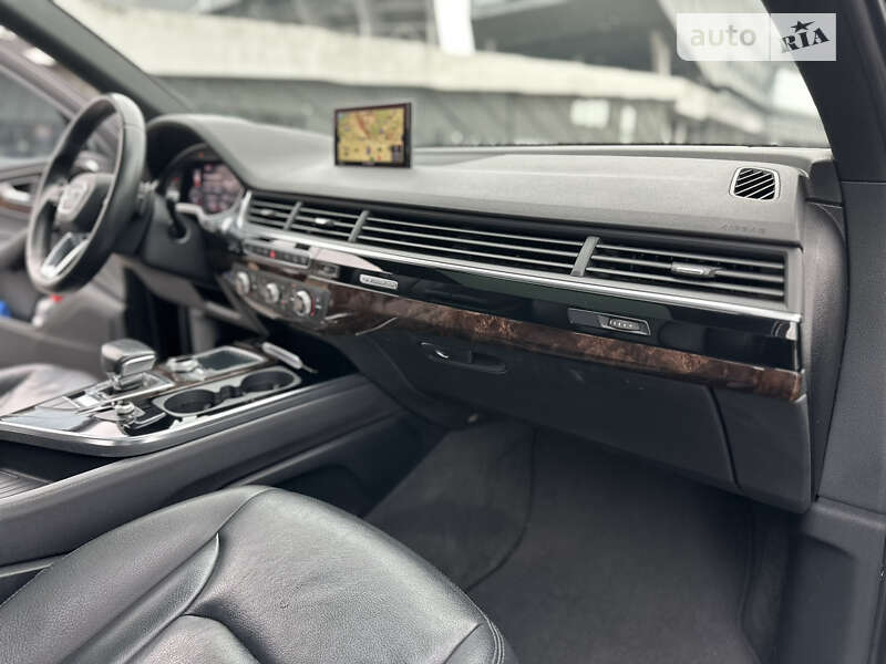 Внедорожник / Кроссовер Audi Q7 2017 в Львове