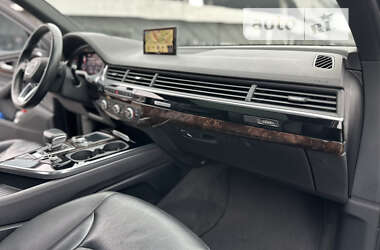 Позашляховик / Кросовер Audi Q7 2017 в 