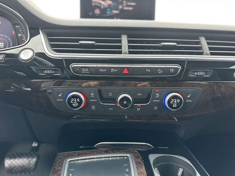 Позашляховик / Кросовер Audi Q7 2017 в Львові