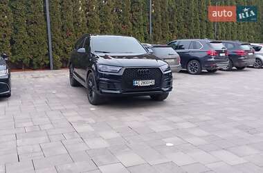 Внедорожник / Кроссовер Audi Q7 2016 в 
