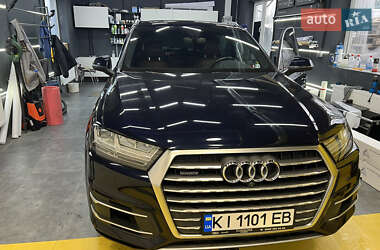 Внедорожник / Кроссовер Audi Q7 2017 в 