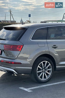 Внедорожник / Кроссовер Audi Q7 2017 в 