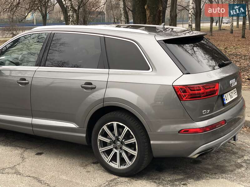 Позашляховик / Кросовер Audi Q7 2016 в Києві